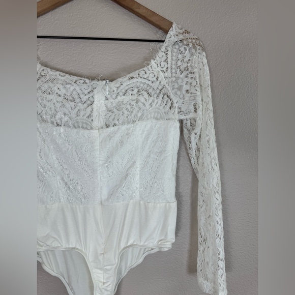 Revolve x Superdown Rivka Lace Off The Shoulder Bodysuit size Medium $68 - Picture 9 of 16